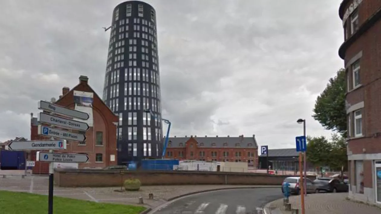 Panică în Belgia, după ce două polițiste au fost atacate cu maceta de către un bărbat care a strigat "Allahu Akbar"