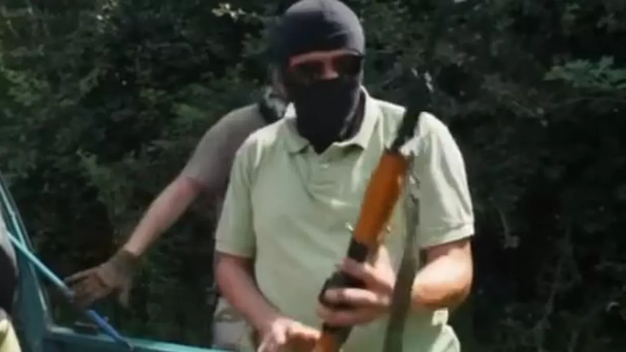 Dezvăluire șocantă a jurnaliștilor de la Sky News! Traficanții români vând arme din Ucraina oricui, chiar și teroriștilor (VIDEO)