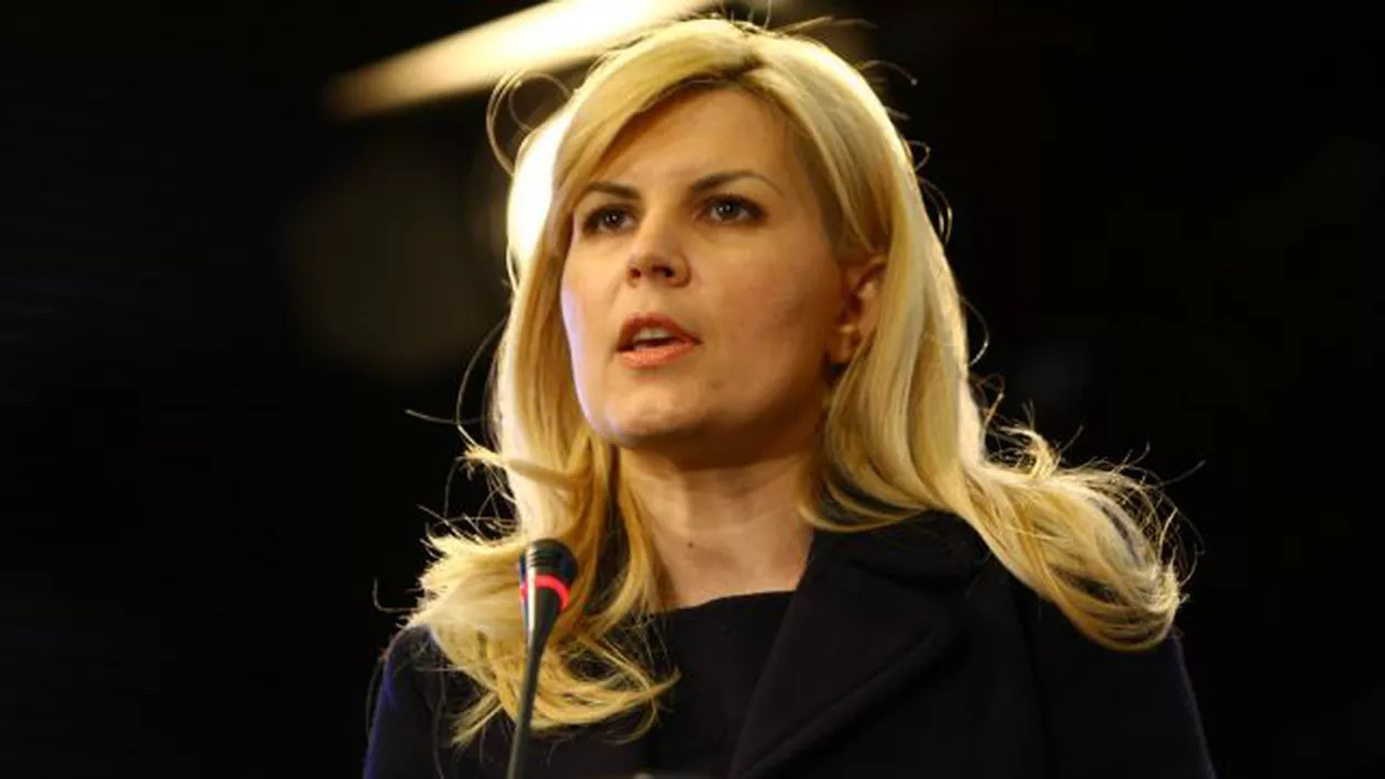 Elena Udrea s-a "tatuat": Ce și-a scris pe spate fostul ministru (FOTO)