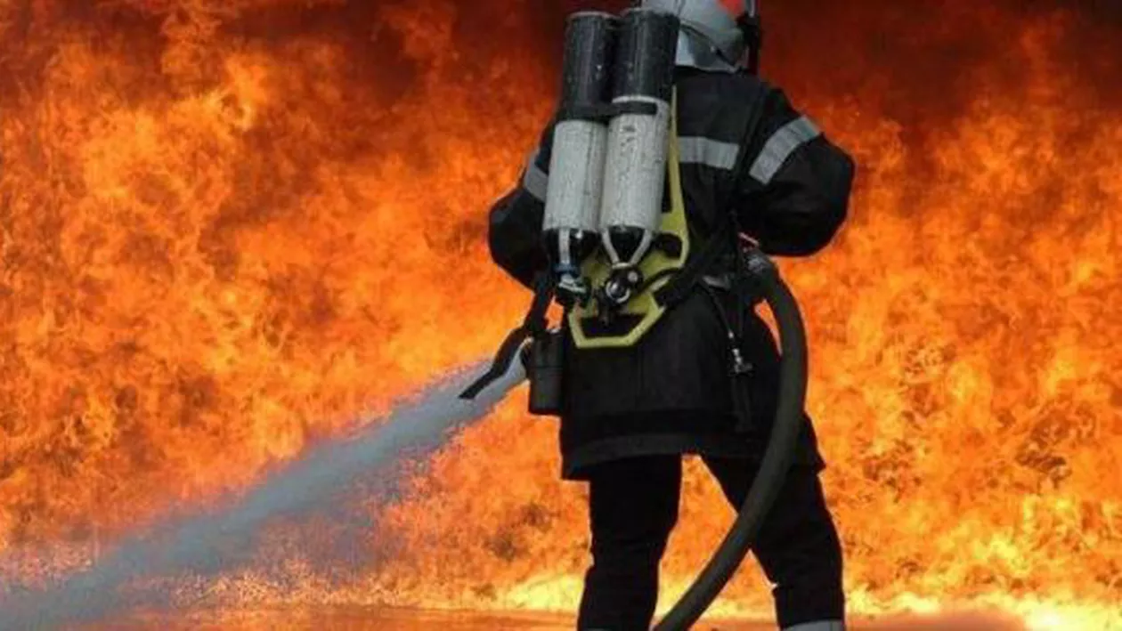 Incendiu de proporții într-un centru comercial din Timișoara. Aproximativ 300 de persoane au fost evacuate