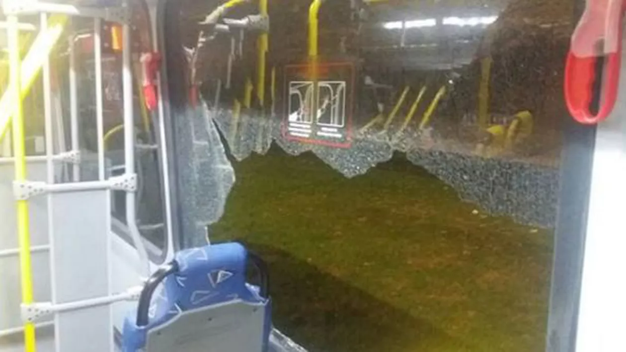 Rio de Janeiro: Un autobuz plin cu jurnaliști, atacat cu focuri de armă (VIDEO)