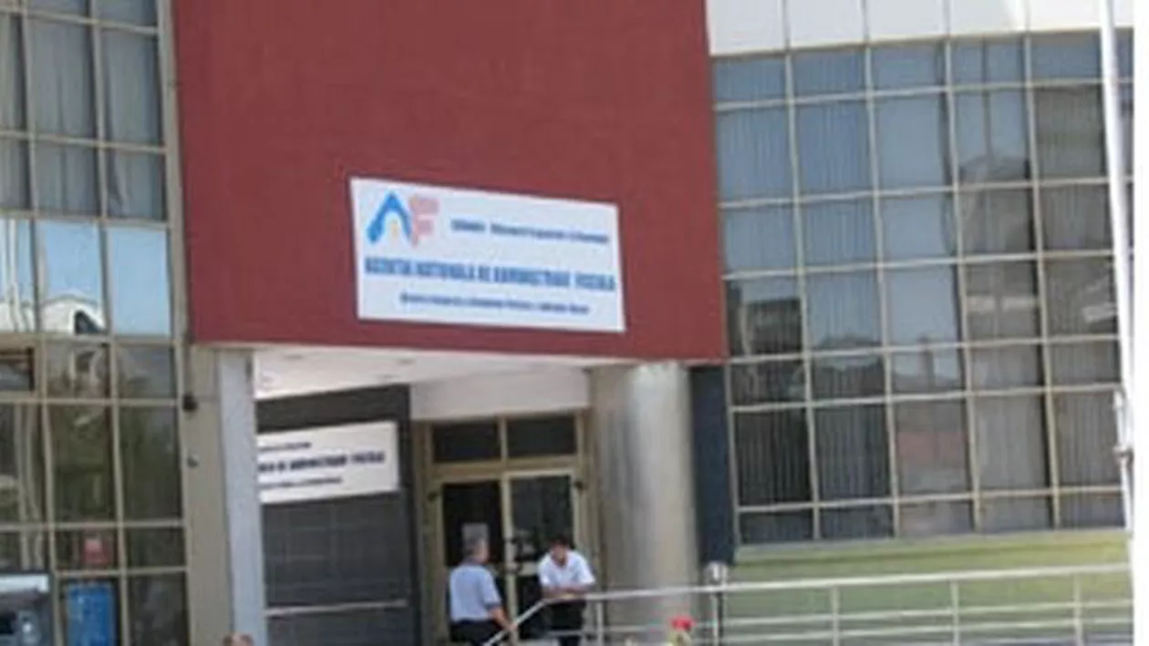 Percheziţii DIICOT la Finanţe Publice Buzău: Șeful instituției, suspectat că a ajutat două persoane cercetate penal