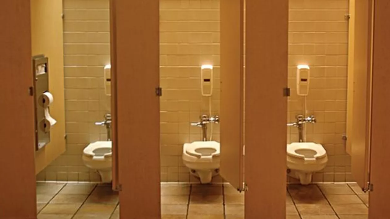 STENOGRAME INCENDIARE! Primar PSD prins în fapt! Edilul a dat mită într-o toaletă publică (VIDEO)