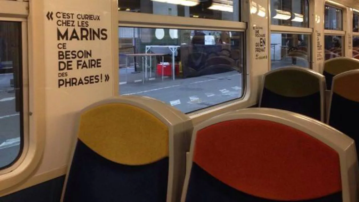 Idee ingenioasă pentru navetiști! Ce a făcut o britanică pentru a se asigura că va coborî unde trebuie (FOTO)