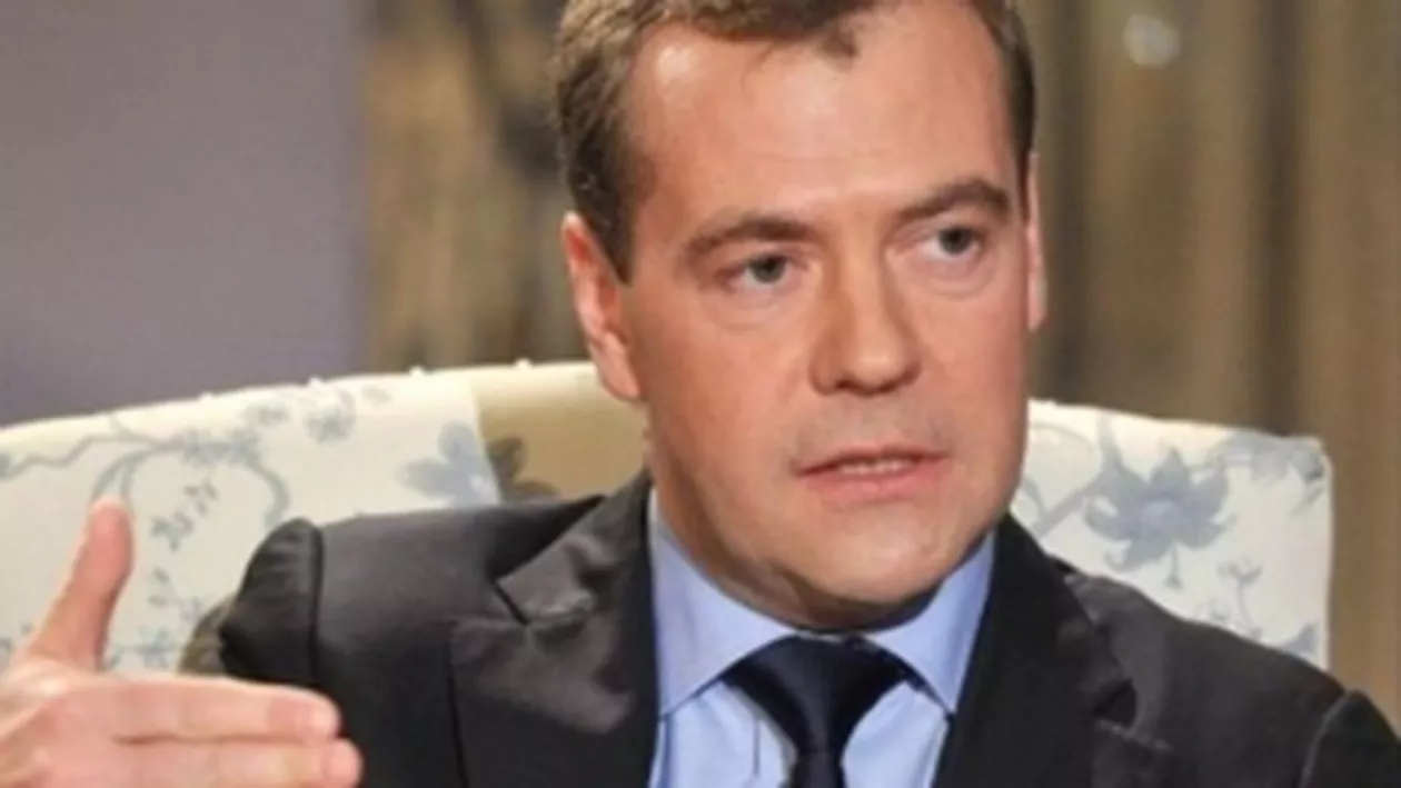 Dmitri Medvedev: Rusia ar putea întrerupe relaţiile diplomatice cu Ucraina