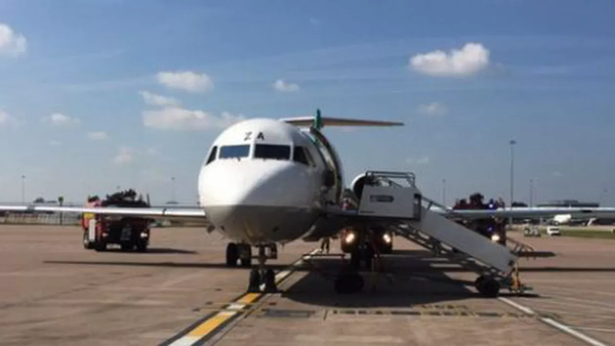 Avionul care transporta staff-ul celor de la Manchester City spre București, evacuat după ce s-a umplut de fum (VIDEO)