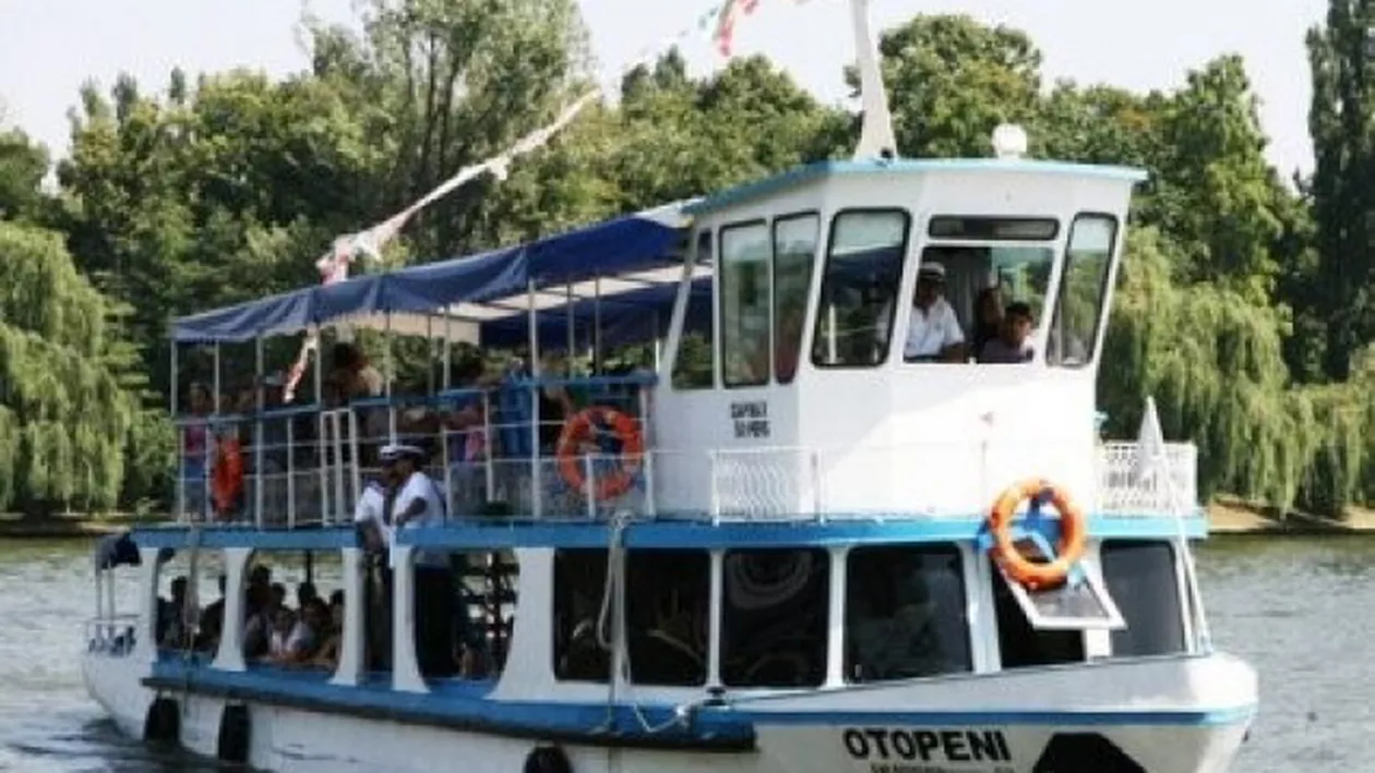 Ziua Marinei, sărbătorită și în Parcul Herăstrău: Sute de oameni au participat la parada fanfarei militare (VIDEO)