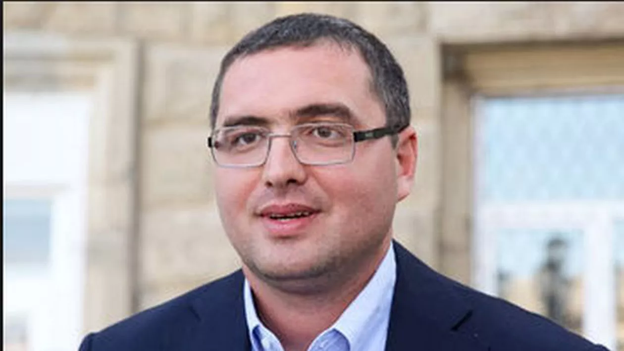 Primarul din Bălți șochează într-o conferință: A apărut în față susținătorilor fără pantaloni (VIDEO)