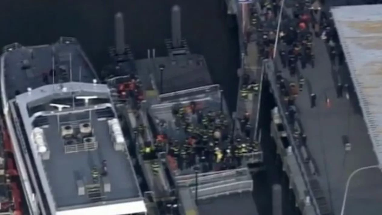 Imagini dramatice pe un vas de croazieră: Peste 500 de oameni, evacuați în urma unui incendiu (VIDEO)