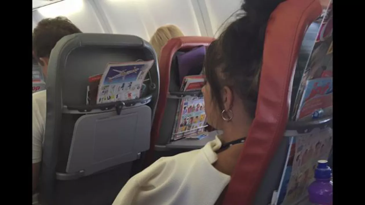 „Fă-ți copilul ăla să tacă odată!”. Reacția unei mame după ce a fost agresată verbal în avion (FOTO)