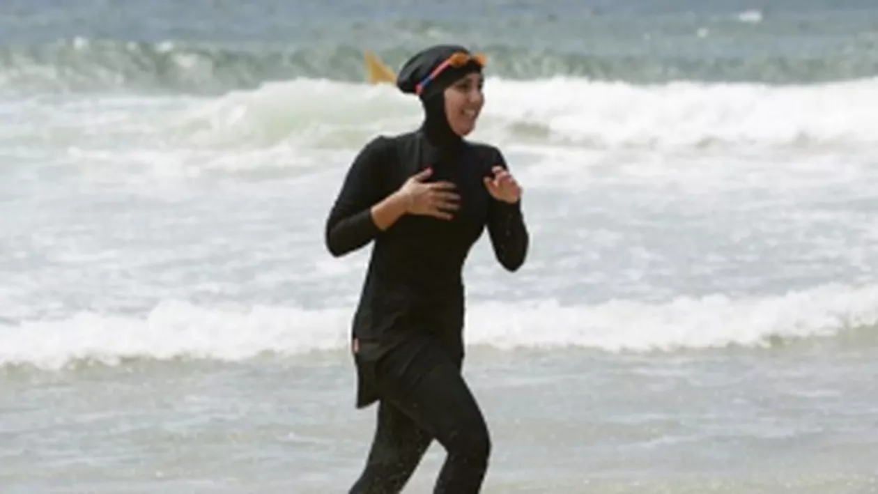 Decizie de ultim moment: O nouă primărie interzice costumul burkini. Despre ce oraș e vorba