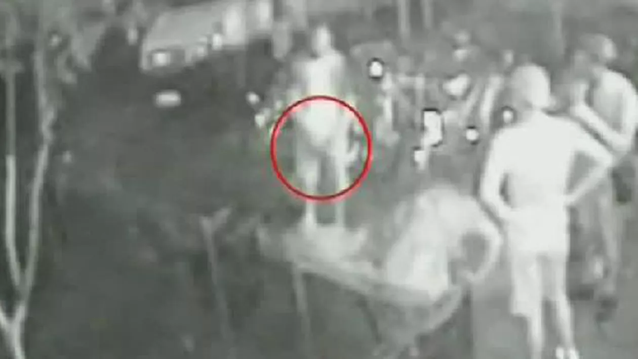 Bărbatul care a amenințat cu arma câțiva studenți din București s-a predat (VIDEO)