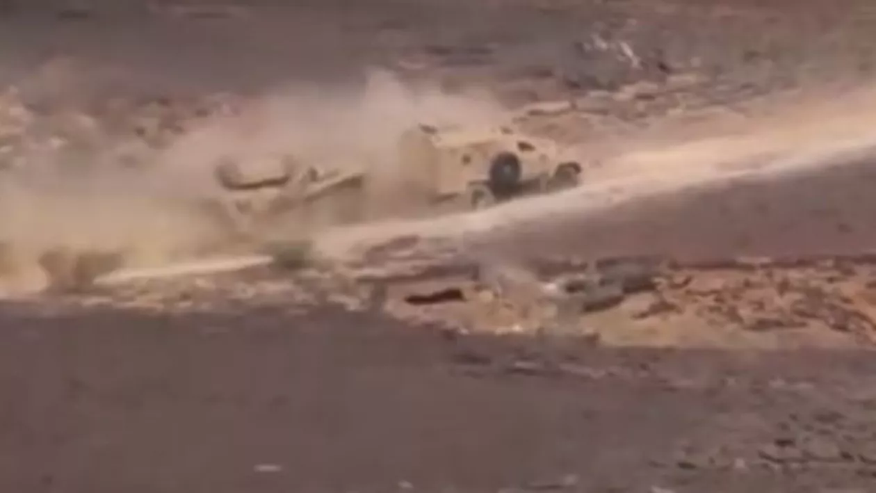 Imagini terifiante: Un tanc saudit lovește un vehicul al propriilor forțe, încercând să plece de pe câmpul de luptă de la Najran (VIDEO)