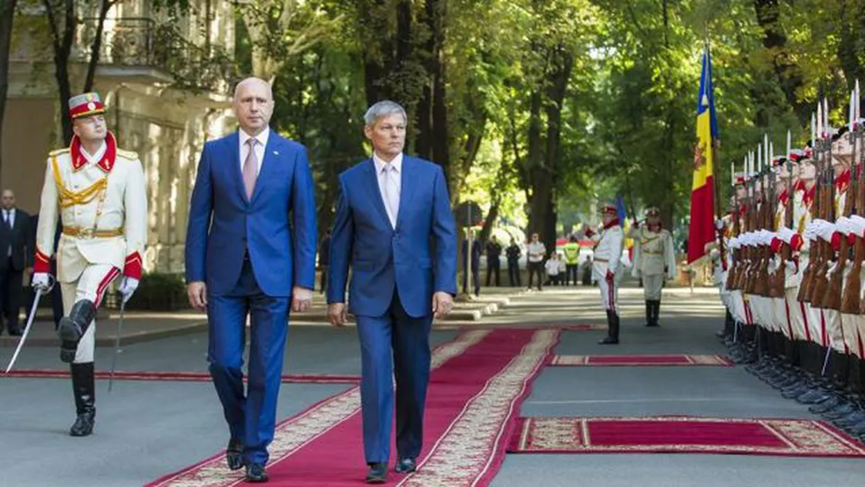 Dacian Cioloș, prima vizită oficială în Republica Moldova: Susținem măsurile de reformă, contribuim cu asistență financiară, încurajăm investițiile publice și private (FOTO)