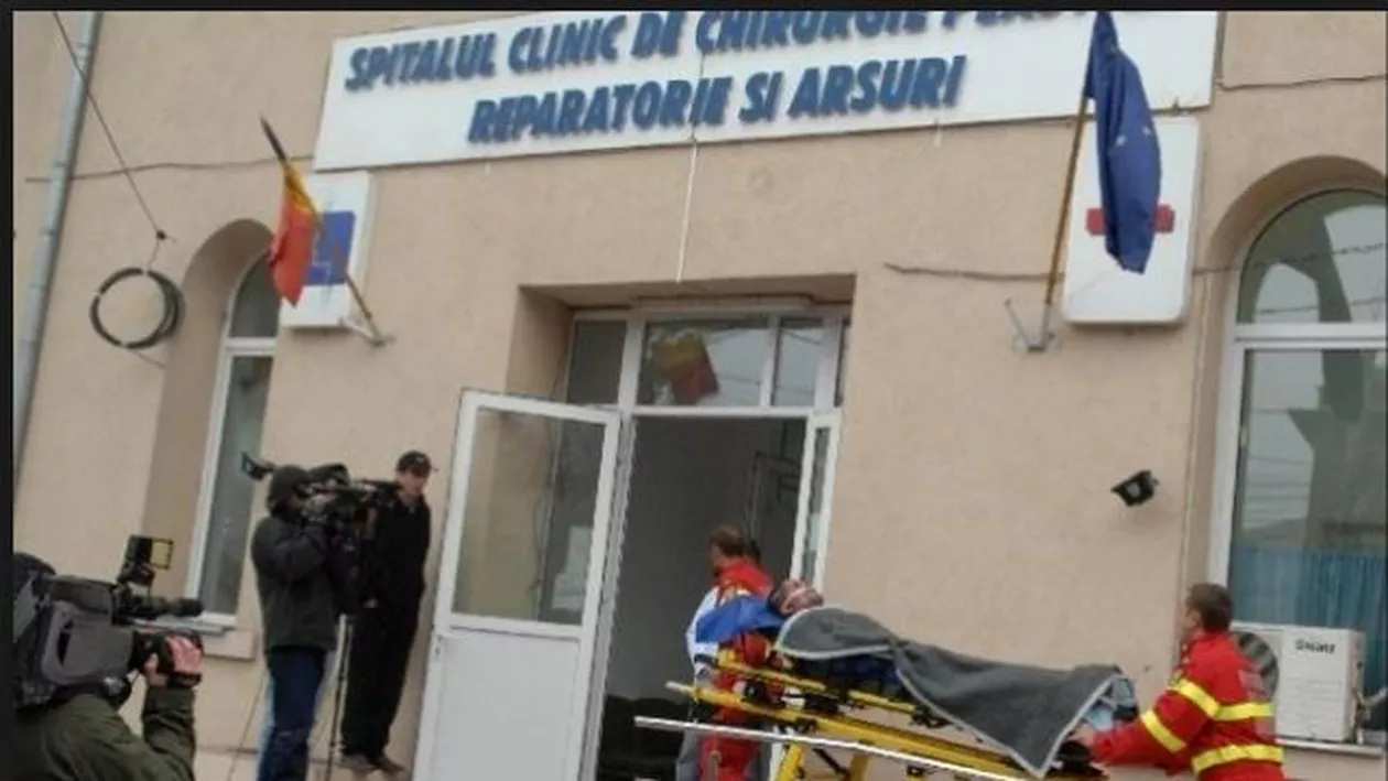 O persoană care a fost rănită în explozia de sâmbătă dintr-un bloc din Capitală va fi transportată la Sofia deoarece nu are loc în spitalele din țară (VIDEO)