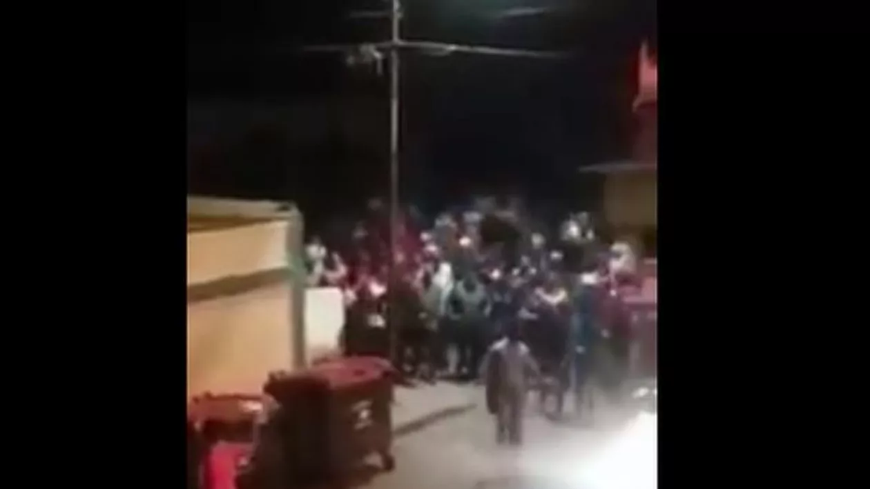 Președintele Venezuelei a fost fugărit de o mulțime furioasă pe străzile unei localități (VIDEO)