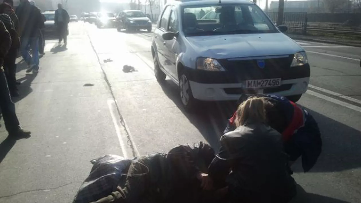 Un echipaj al poliției rutiere a lovit un bărbat pe trecerea de pietoni! Martorii spun că echipajul a încalcat multe reguli de circulație (VIDEO)