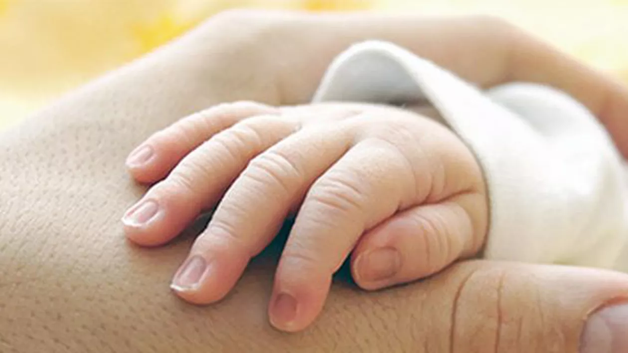 Cea mai mare indemnizație de creșterea copilului, calculată după aplicarea noii legi, este de 35.000 de euro: Banii nu au ajuns la beneficiar pentru că dosarul este încă verificat de ANAF