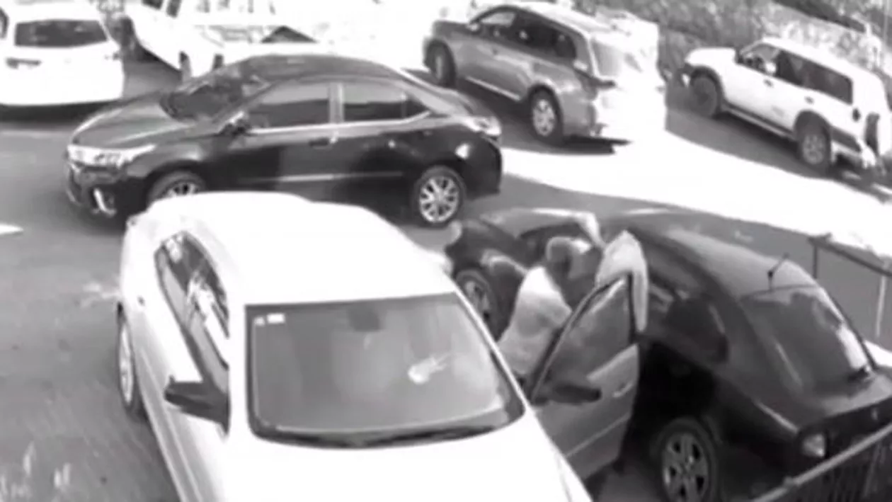 Israel: Momentul în care șeful Consiliului regional din Julis și-a ucis atacatorul a fost surprins de camerele de supraveghere (VIDEO)