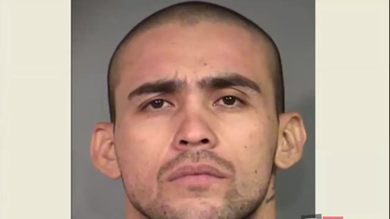 Evadarea ca în filme: Un bărbat acuzat de crimă a reușit să scape fugă din custodia poliției din Las Vegas în timp ce era în camera de interogare (VIDEO)