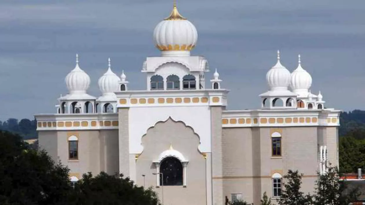 Un templu sikh din Marea Britanie, ocupat de un grup de peste 20 de oameni înarmați cu cuțite