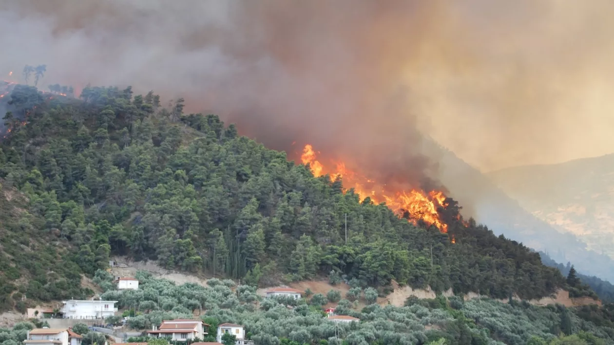 Avertisment pentru români: MAE, semnal de alarmă în urma incendiilor de vegetație din Grecia