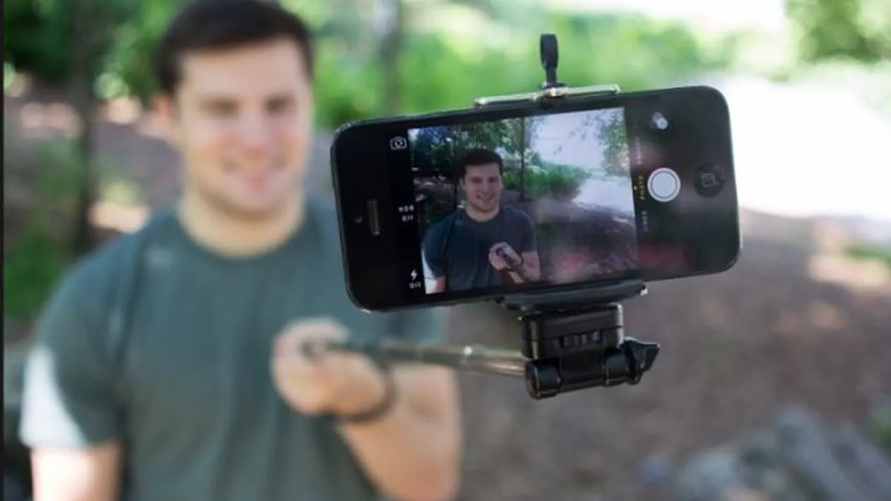 Selfie-urile i-au purtat ghinion unui tânăr: A fost prins de polițiști după ce a a dat o spargere