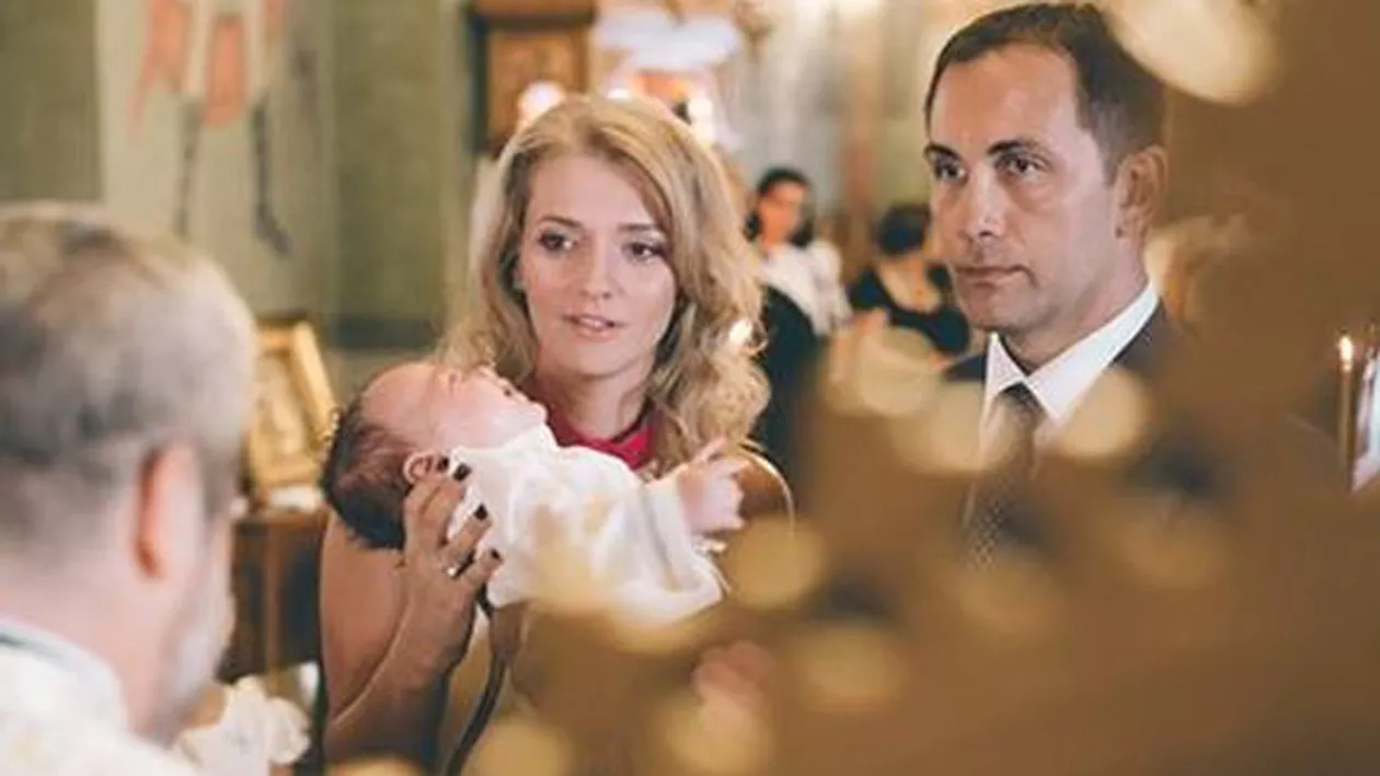 Gorghiu a publicat primele imagini de la botezul fiului ei. La petrecerea de sâmbătă seară marele absent e Klaus Iohannis