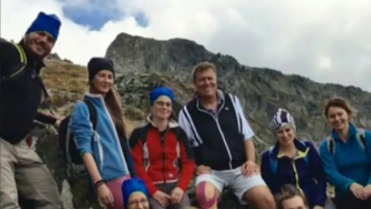 Probleme pentru președinte: Iohannis apare într-o fotografie cu genunchiul drept bandajat (VIDEO)