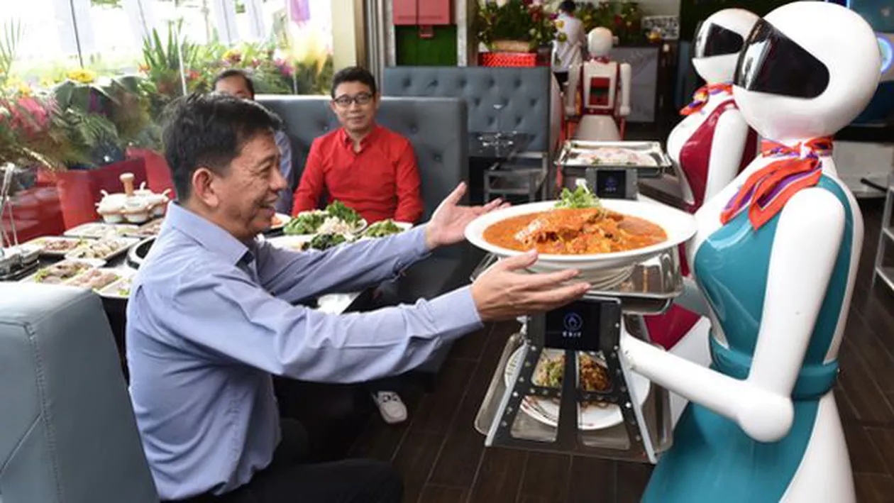 Guvernul din Singapore susține robotizarea: Primele mașinării au apărut deja în spitale și restaurante