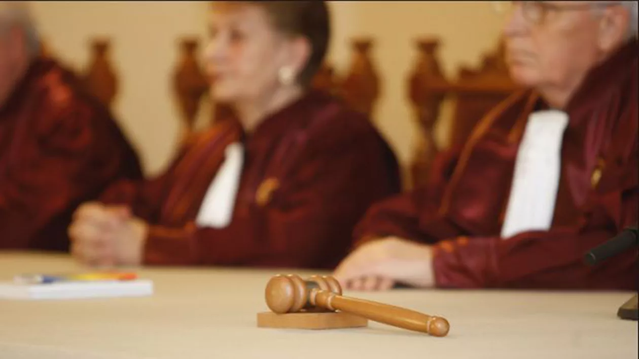 Curtea Constituțională a amânat pentru 27 octombrie decizia privind recunoașterea căsătoriilor cuplurilor de homosexuali din România