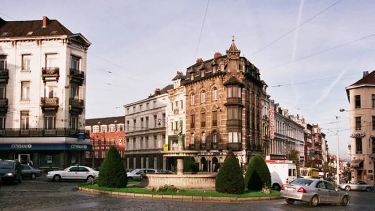 Surpriză într-un loc istoric din Bruxelles: Un PENIS uriaș a fost desenat pe un perete din Barrière de Saint-Gilles (FOTO)