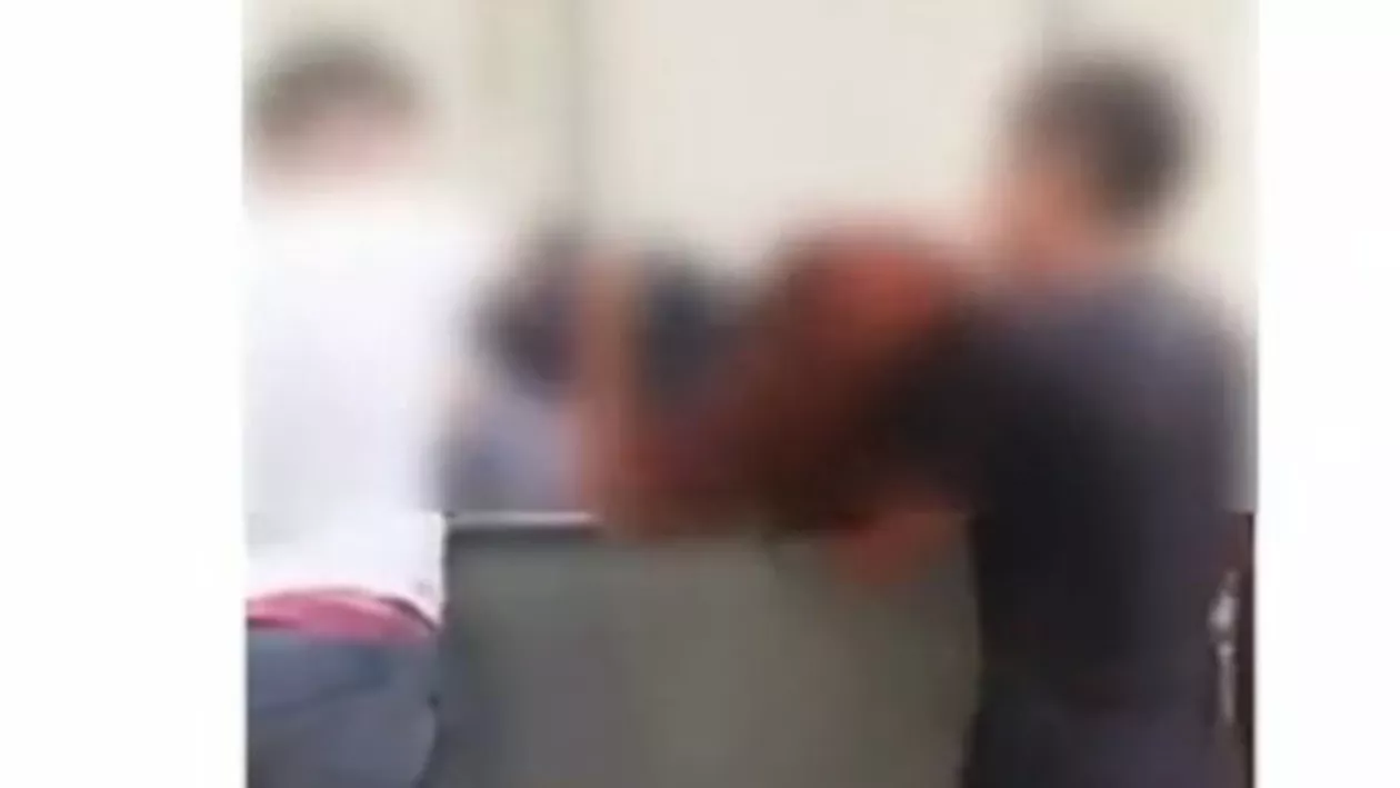Scene șocante în Prahova: O elevă de liceu a fost aruncată la gunoi. Reacția fetei, surprinzătoare (VIDEO)