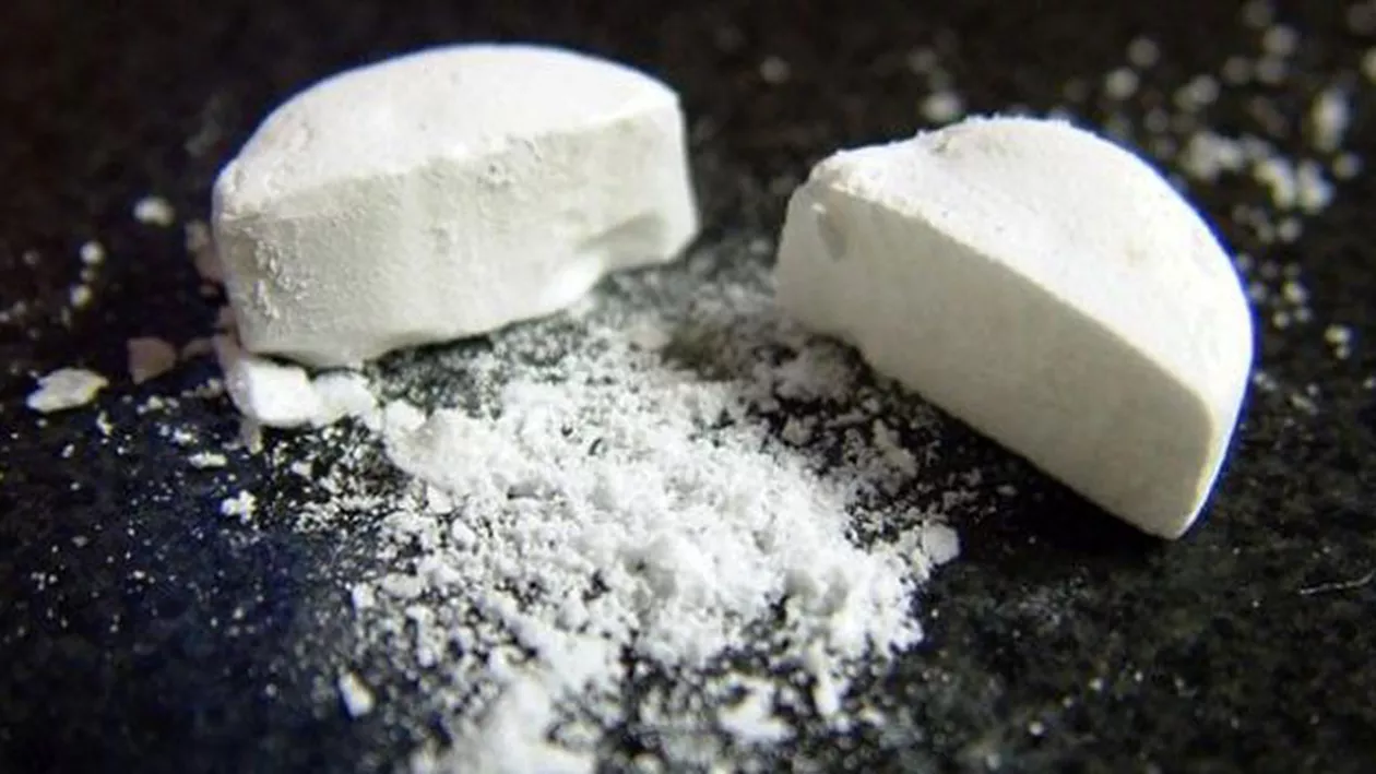 Șoferi șantajați de un polițist din Prahova: Ofițerul le plasa aspirina pisată în mașină și le cerea bani pentru a nu fi cercetați pentru droguri (VIDEO)