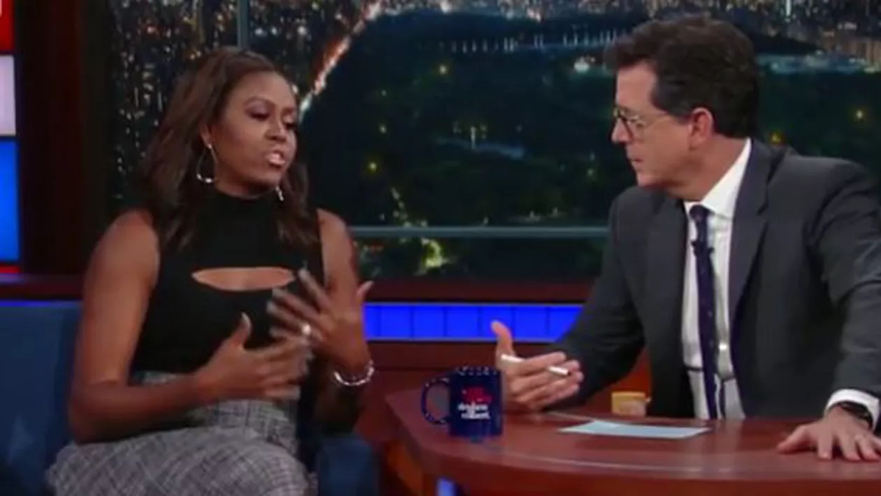 Michelle Obama l-a imitat pe soțul ei la „The Late Show”: Barack este groaznic atunci când vine vorba despre şedinţe foto şi nu-mi place să fac şedinţe foto cu el (VIDEO)