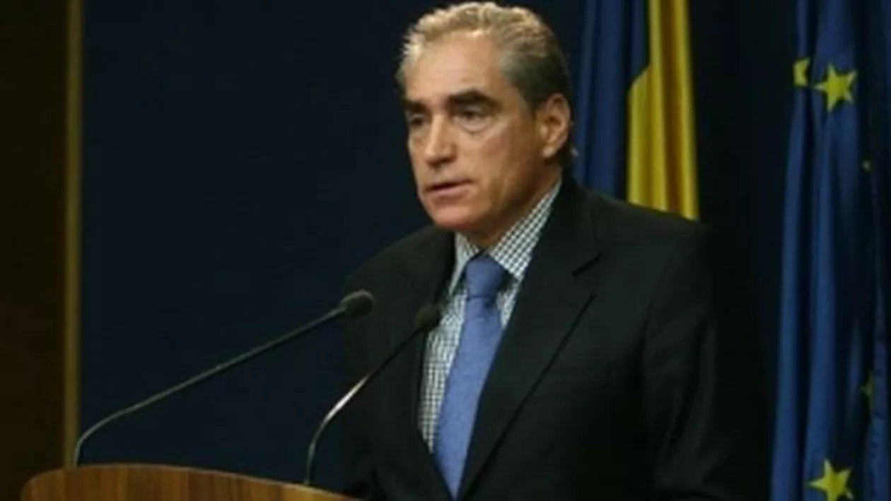 Petre Roman, ”noutatea” PNL: Conducerea partidului promite nume noi în Parlament, dar pe liste se vor regăsi mulţi dintre ”dinozaurii” politicii
