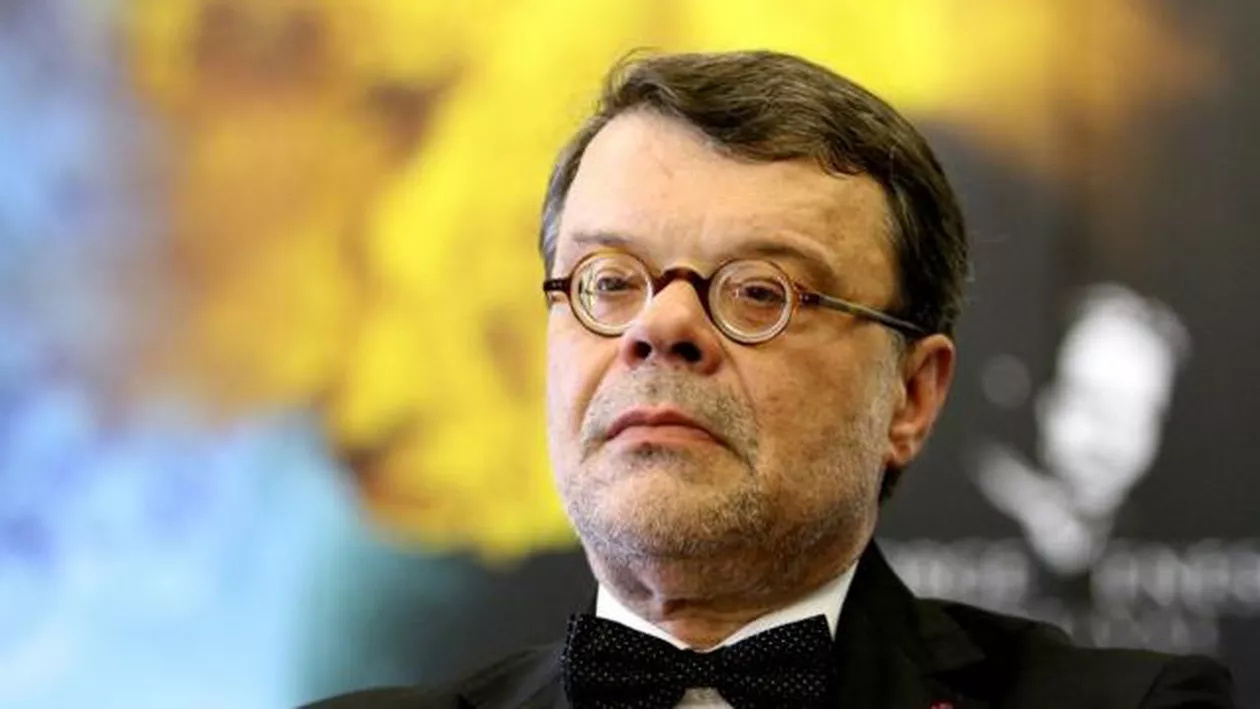 Daniel Barbu refuză să își ceară scuze pentru afirmațiile sale. Un fost ofițer MApN, răspunde dur: "Ochelarii ar merita să-ţi fie striviţi de bocancul plin de praf al unui soldat"