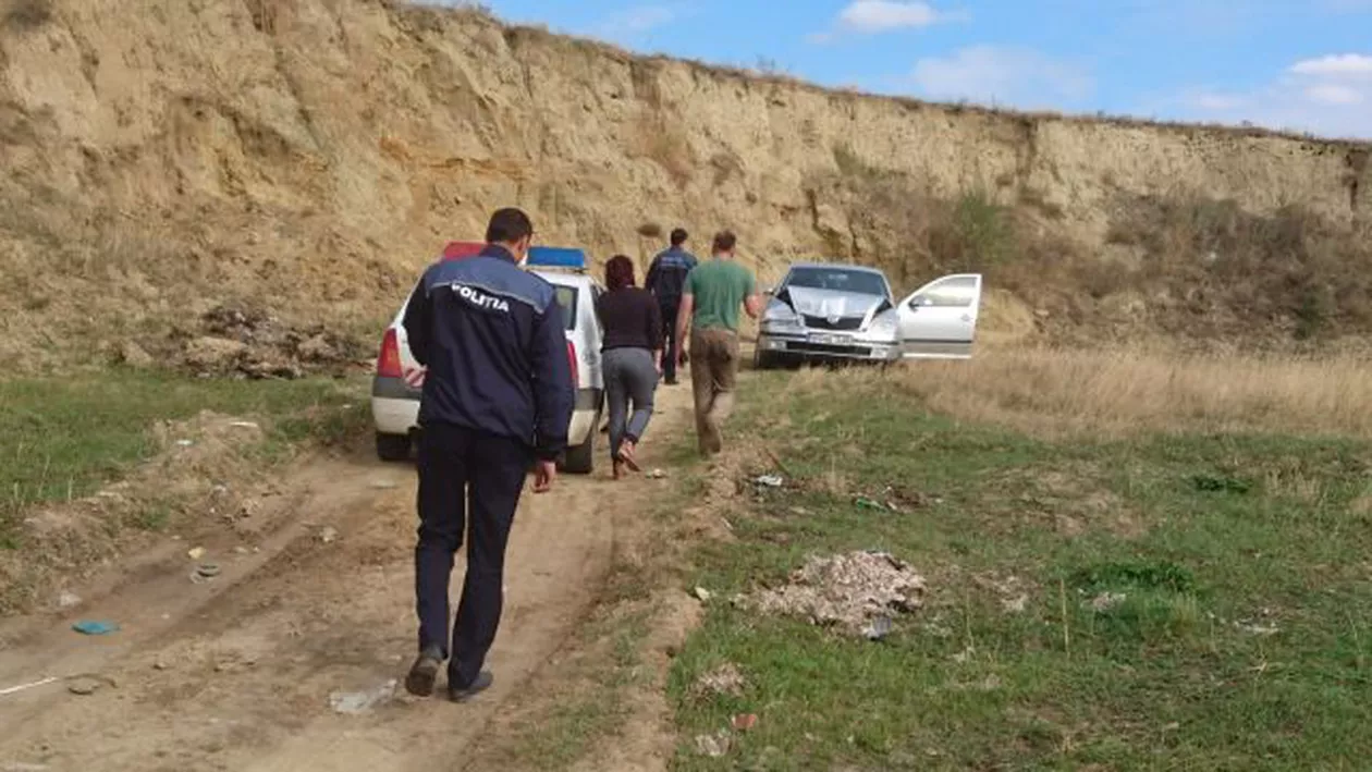 Gest ȘOCANT al primarului unei comune din Botoșani: A vrut să dea cu camionul peste un bărbat, apoi i-a făcut mașina praf (FOTO)