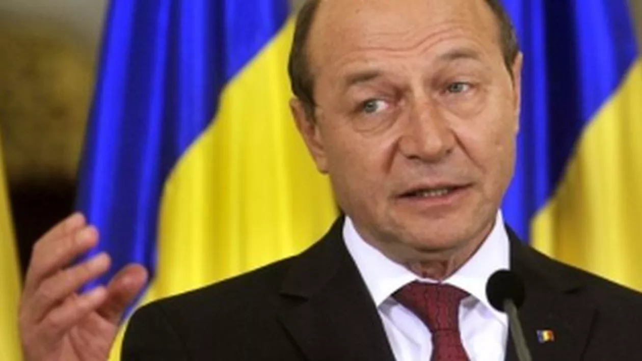 Traian Băsescu: Klaus Iohannis este într-o eroare fundamentală. Utilizează excesiv „strada” şi emoţia colectivă a morţii dramatice a propriilor cetăţeni, pentru a-şi atinge obiectivele politice