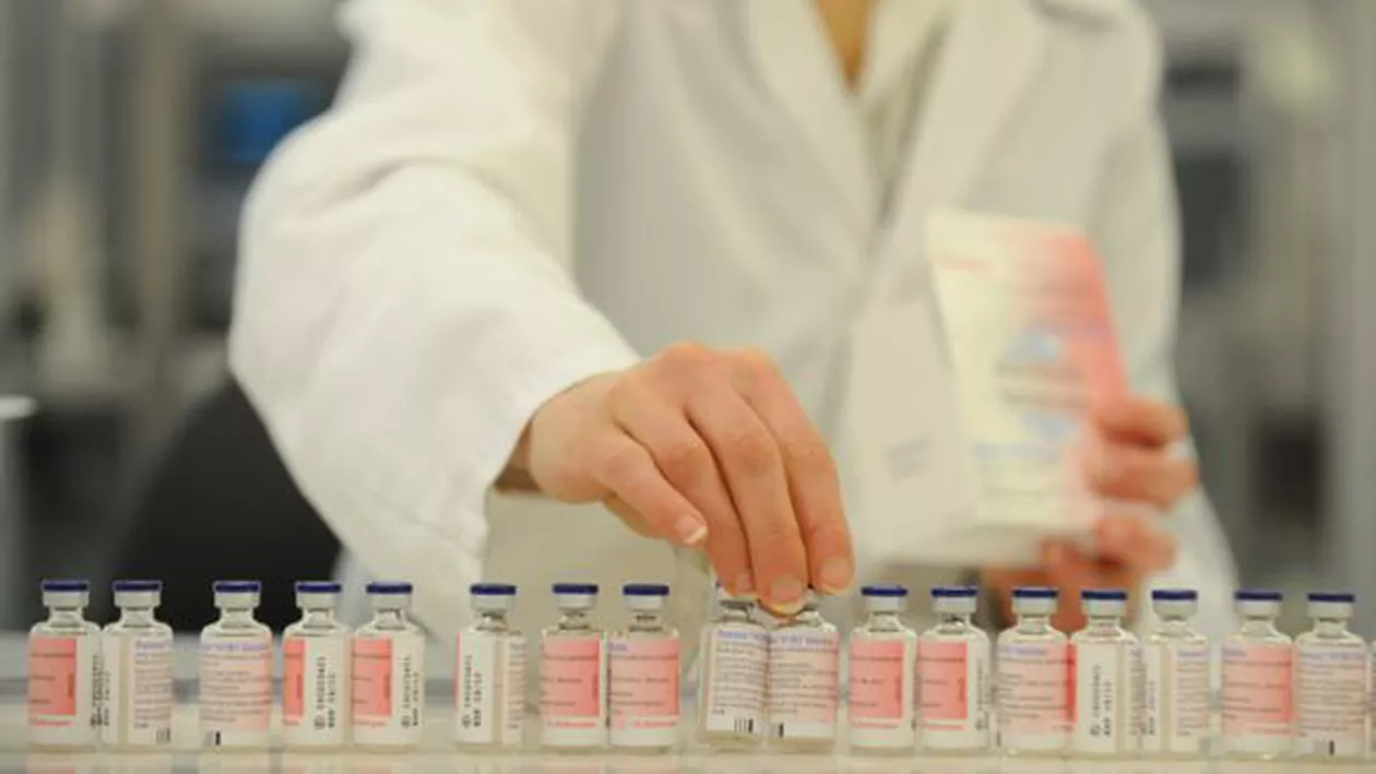 Medic din Chicago, acuzat că a administrat copiilor vaccinuri neautorizate cu alcool și salivă de pisică