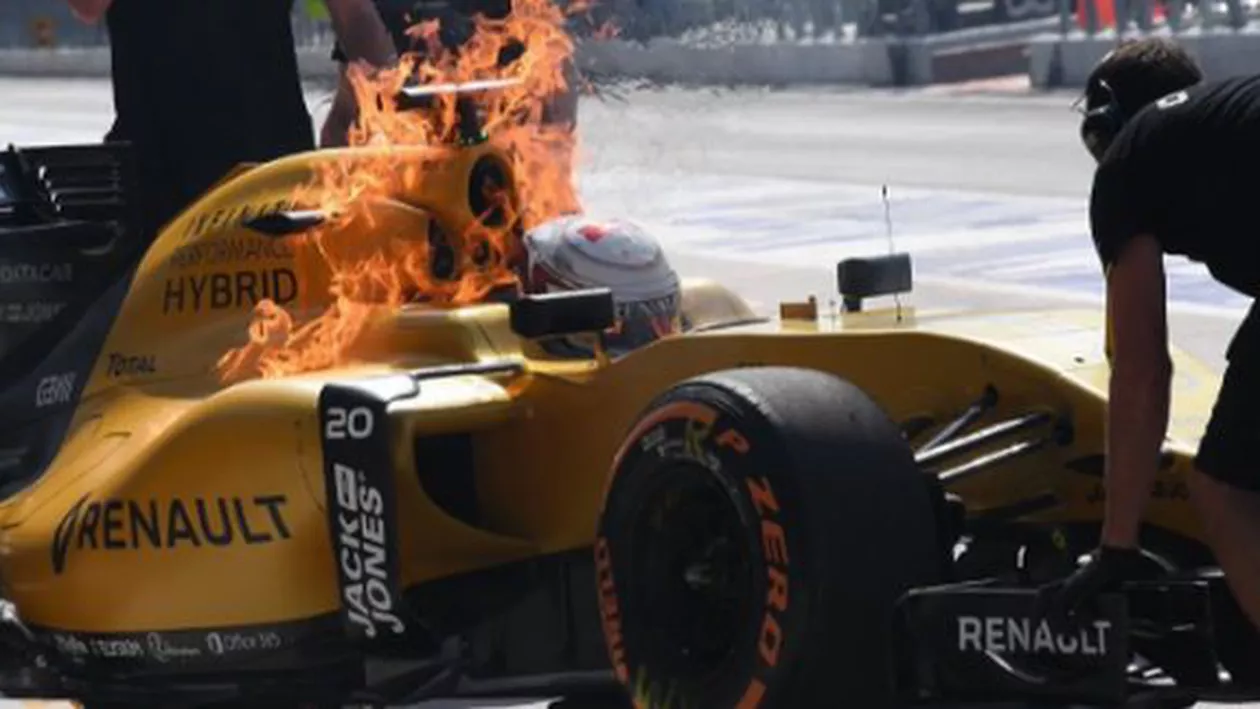 Antrenamente incendiare în Malaezia. Mașina pilotului Kevin Magnussen a luat foc după primul tur (VIDEO)