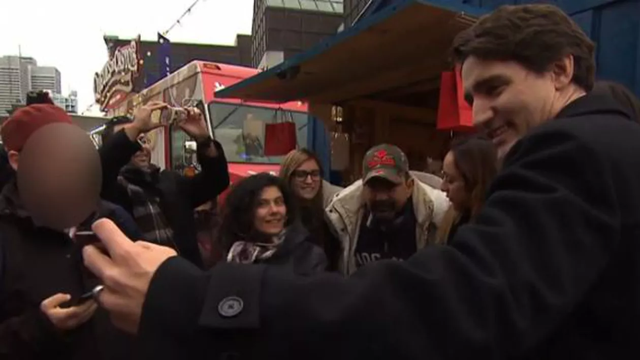 Scandal în Canada, după ce un suspect de terorism a reușit să își facă un selfie cu premierul Justin Trudeau