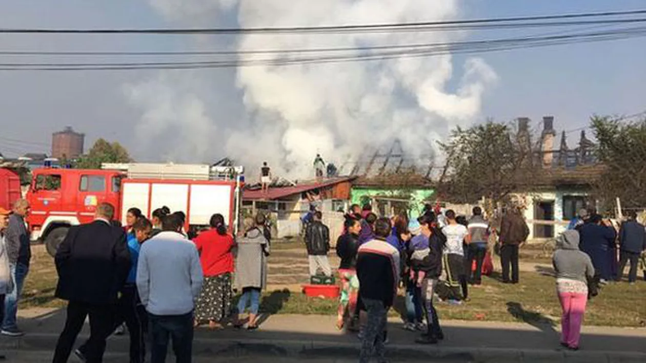 Incendiu violent în Câmpia Turzii: 80 de persoane au rămas fără locuințe (VIDEO)