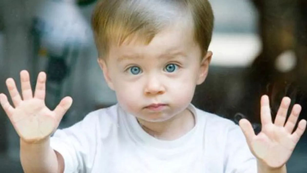 Un băiețel diagnosticat cu autism comunică prin pictură