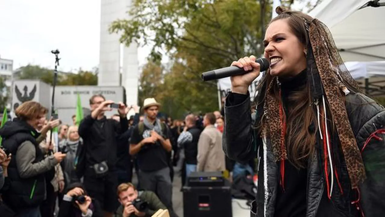 Proteste în Polonia iscate de o nouă lege privind interzicerea totală a avorturilor (VIDEO)