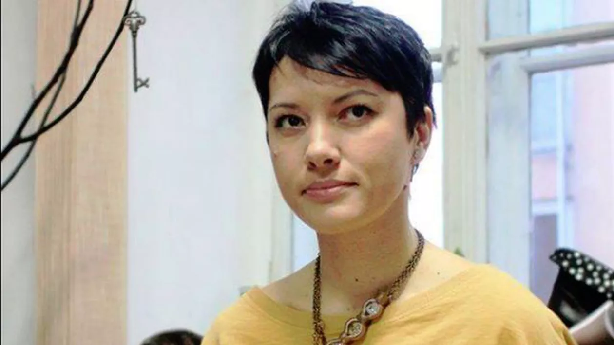Maternitatea Brașov, locul în care pacienții sunt tratați cu "umilință și batjocură". Fosta jurnalistă Petronela Rotar povestește experiența cu medicii "semizei": Să mă lase să mor, dacă le dă mîna. Îmi vine să fac reclamații peste tot