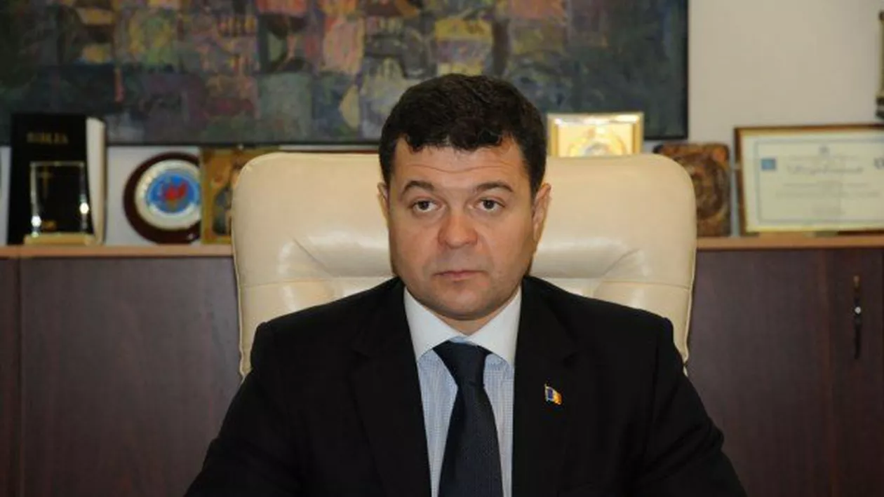 Rectorul Universității de Vest Timișoara, la care Kovesi și-a făcut doctoratul, candidează pe listele electorale. Ce partid susține șeful instituției timișorene