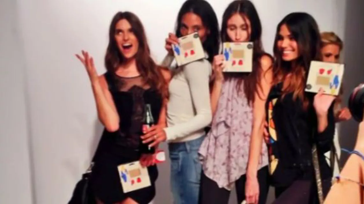 O companie din SUA a inventat lenejeria intimă care se lipește de corp (VIDEO)