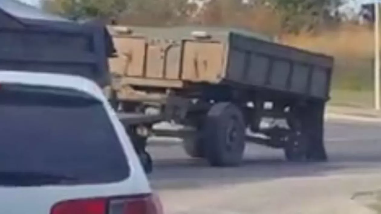 Imagini INCREDIBILE: Șoferul unui camion a continuat SĂ CONDUCĂ chiar și după ce A RĂMAS FĂRĂ O ROATĂ! (VIDEO)