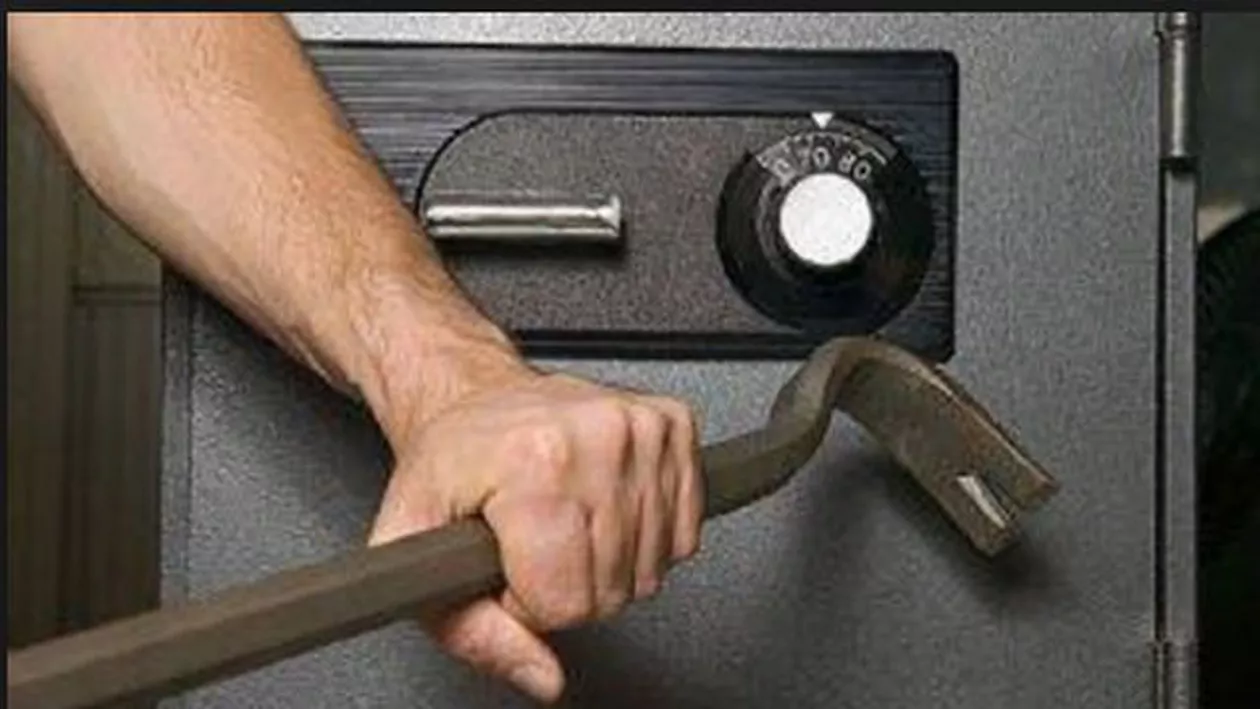 O primărie din Iași, spartă de hoți. Banii reprezentau indemnizaţiile persoanelor cu handicap